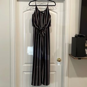 Adjustable straps, jumper, cinched waste. Black, red and white stripes. Medium